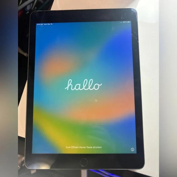 ๐ฅ ๐ Apple iPadOS Pro16 Tablet - 32GB, 9.7โ screen. ๐ฏ % Authentic. - Picture 1 of 3